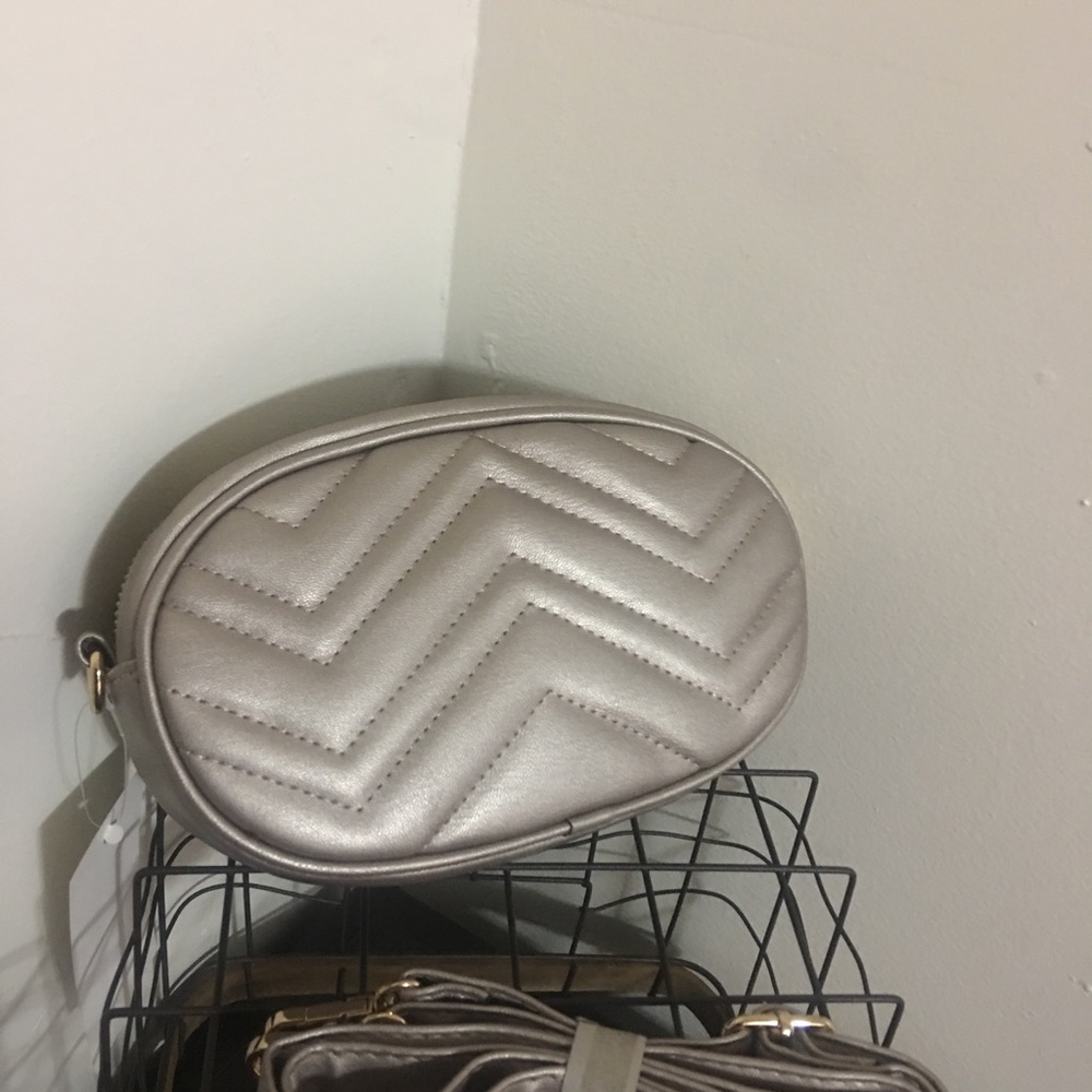 💕Women’s Silver/black Bag💕